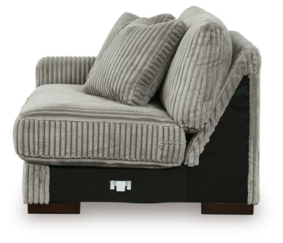 Lindyn Sectional with Chaise - Yankee Furniture Barn (Ossipee,NH)