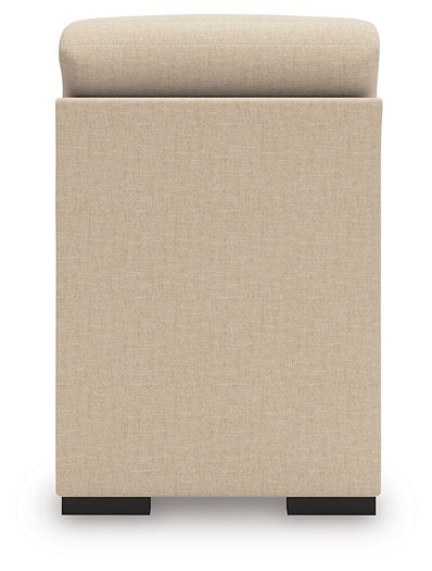 LadyMae Sectional with Chaise - Yankee Furniture Barn (Ossipee,NH)