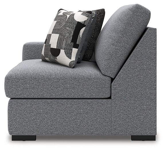 Bealton Sectional - Yankee Furniture Barn (Ossipee,NH)