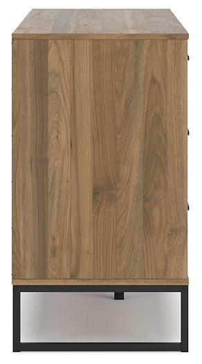 Deanlow Dresser - Yankee Furniture Barn (Ossipee,NH)