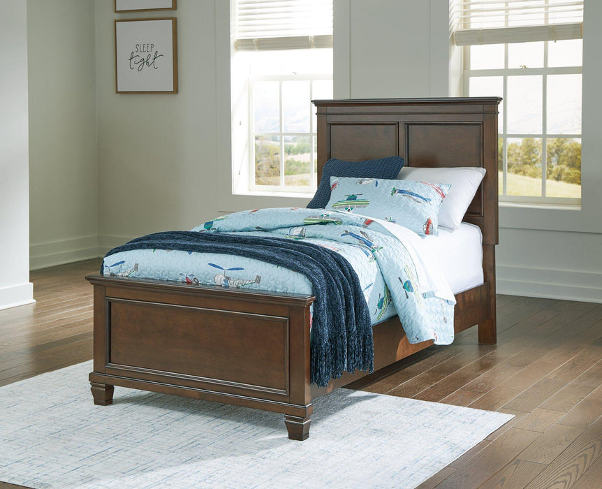 Danabrin Bed - Yankee Furniture Barn (Ossipee,NH)