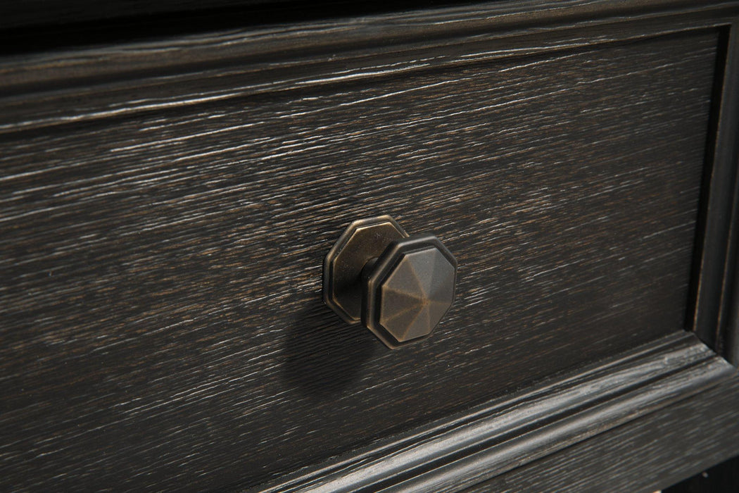 Tyler Creek Occasional Table Set - Yankee Furniture Barn (Ossipee,NH)