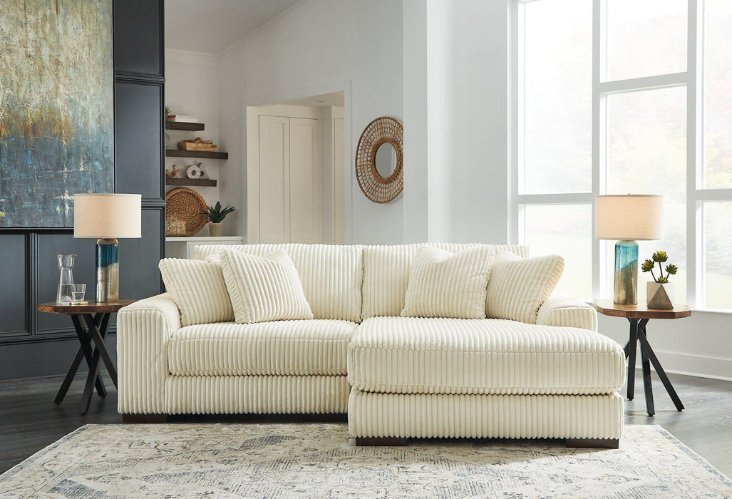 Lindyn Sectional with Chaise - Yankee Furniture Barn (Ossipee,NH)
