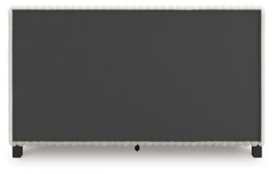 Zuraleus Bed - Yankee Furniture Barn (Ossipee,NH)