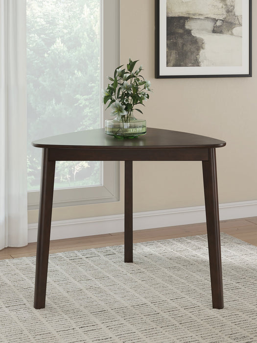 Mallenette Dining Table - Yankee Furniture Barn (Ossipee,NH)